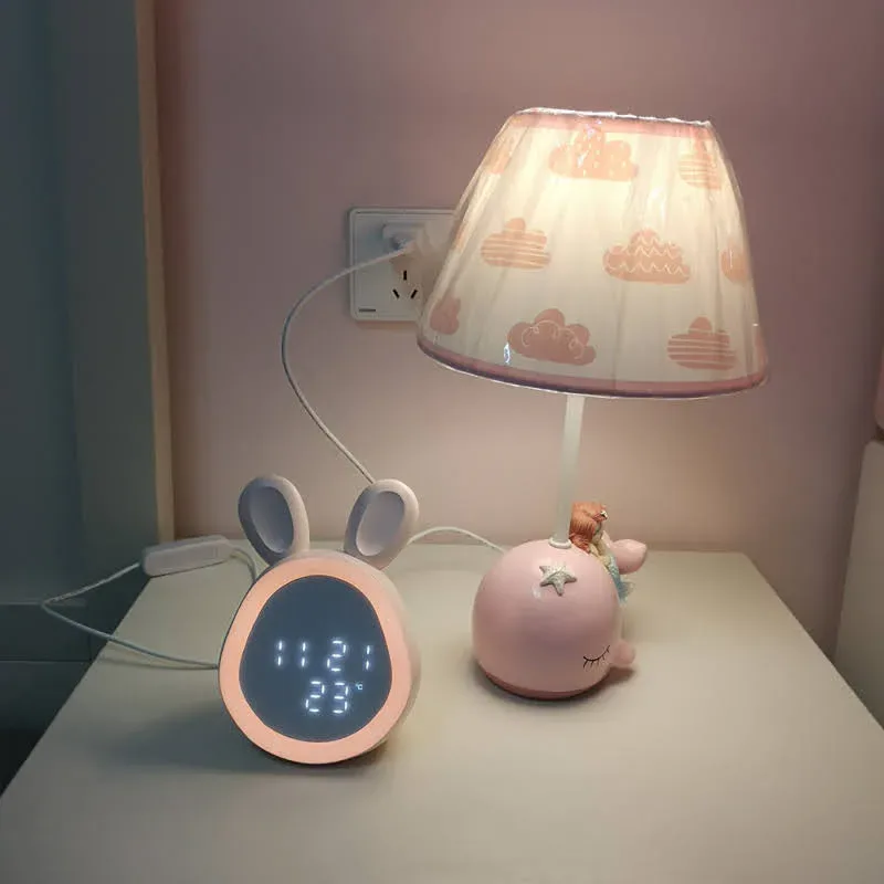 Reloj y lampara con orejas de conejo