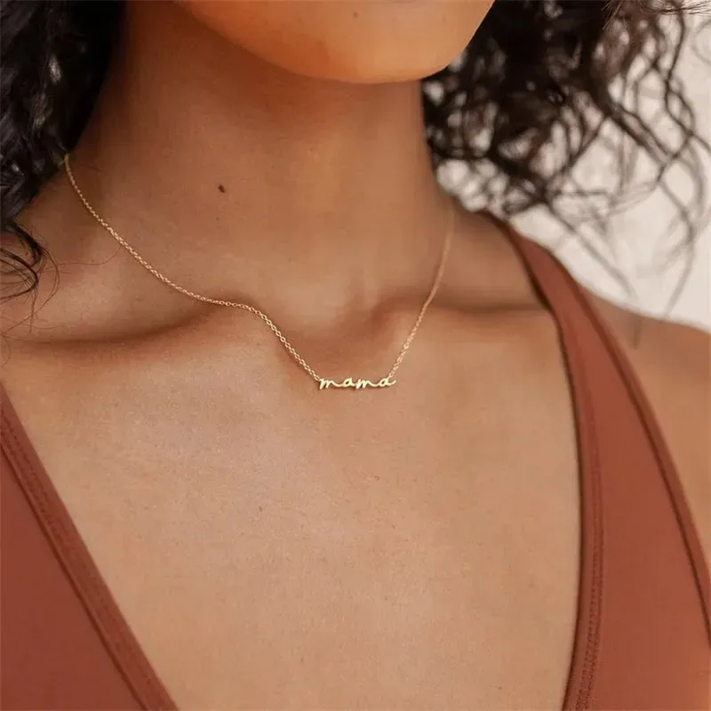 Collar de acero inoxidable para dama color dorado "mamá"