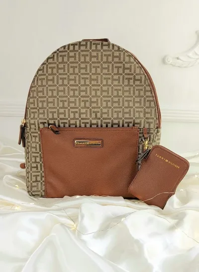 Bolso Tommy Hilfiger para dama color camel y beige