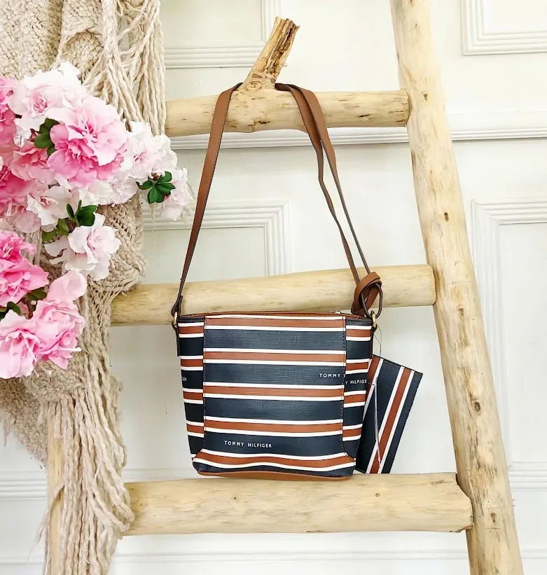 Bolso Tommy Hilfiger para dama diseño a rayas