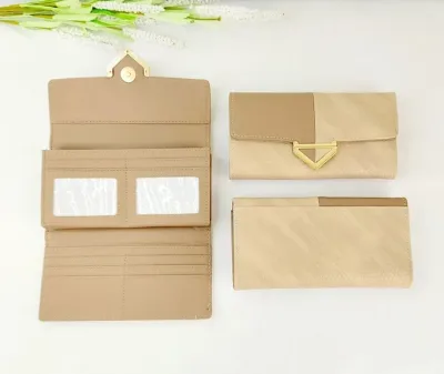 Cartera para dama color café y beige