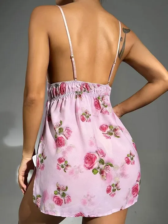 Lenceria para dama color rosado con diseño floral