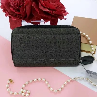 Cartera Guess para dama color gris