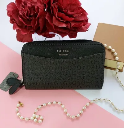 Cartera Guess para dama color gris