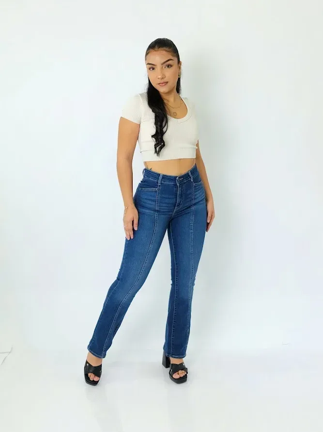 Jeans Levis High-Rise Boocut para Dama 725-0006