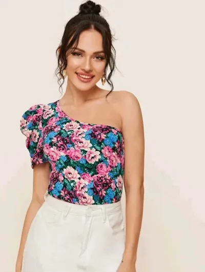 Blusa para dama color rosa diseño floral con un solo hombro