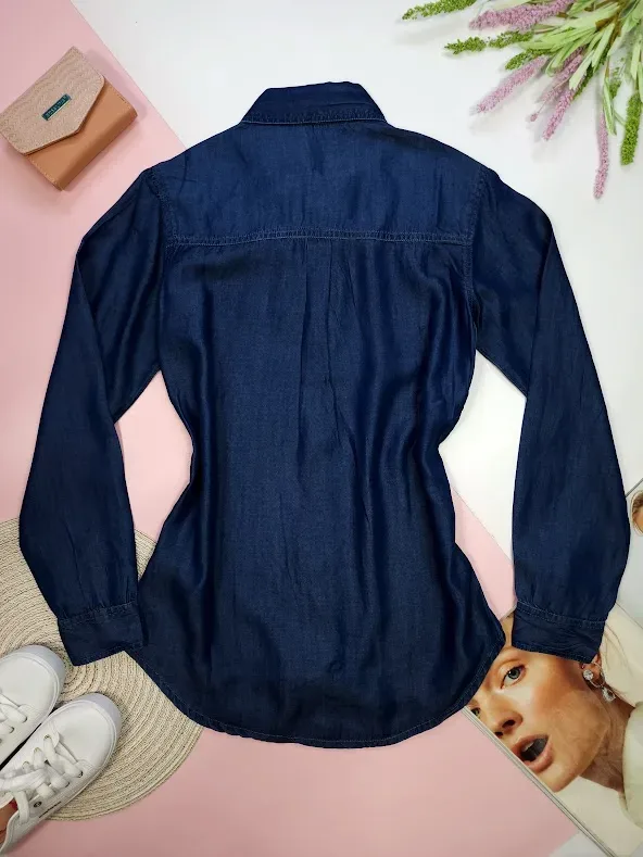 Camisa manga larga Cambridge Polo Club para dama color mezclilla oscura.