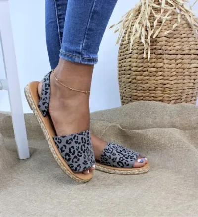 Sandalia Wild Girl para dama color gris SD45469