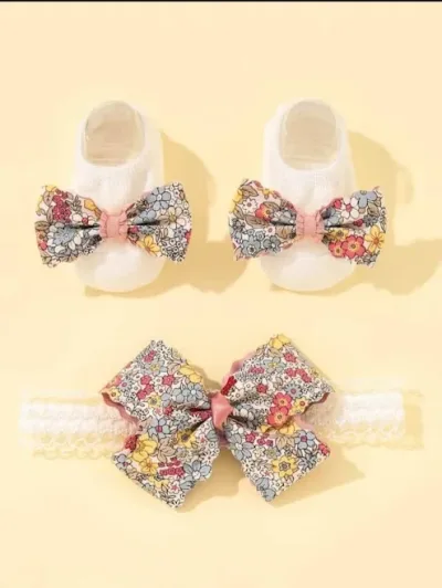 Set de medias y diadema para bebé con diseño floral