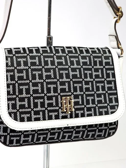 Bolso Tommy Hilfiger para dama color negro