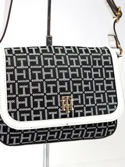 Bolso Tommy Hilfiger para dama color negro