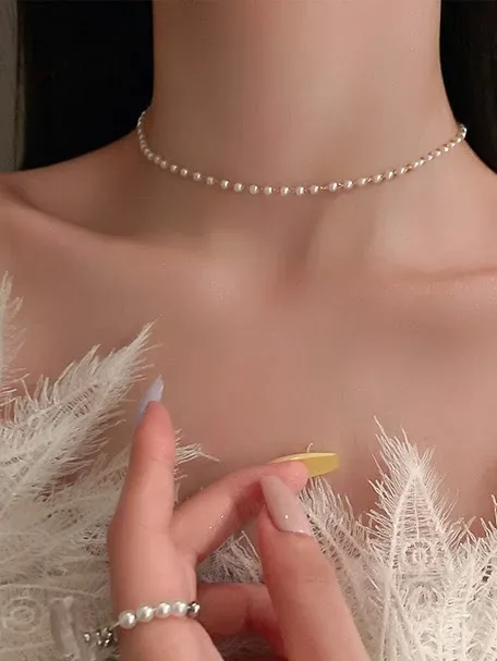 Collar para dama diseño de perlas color dorado y blanco