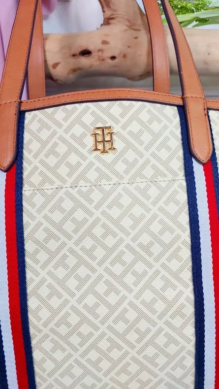 Mochila Tommy Hilfiger para dama color beige