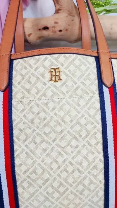 Mochila Tommy Hilfiger para dama color beige