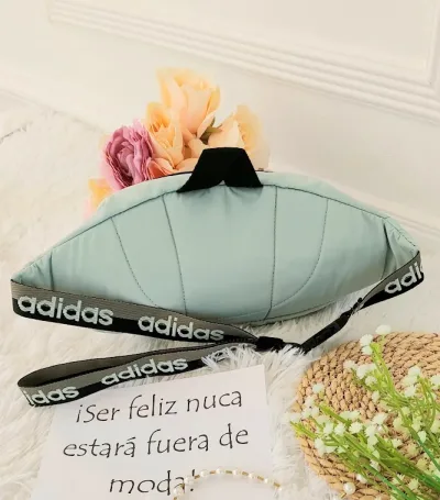 Riñonera Adidas para dama color verde agua