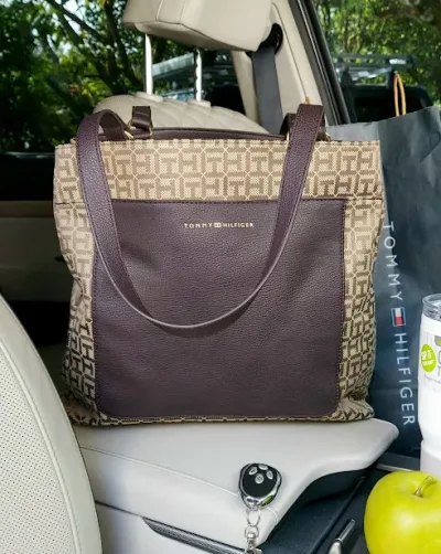 Bolso Tommy Hilfiger para dama color café y beige