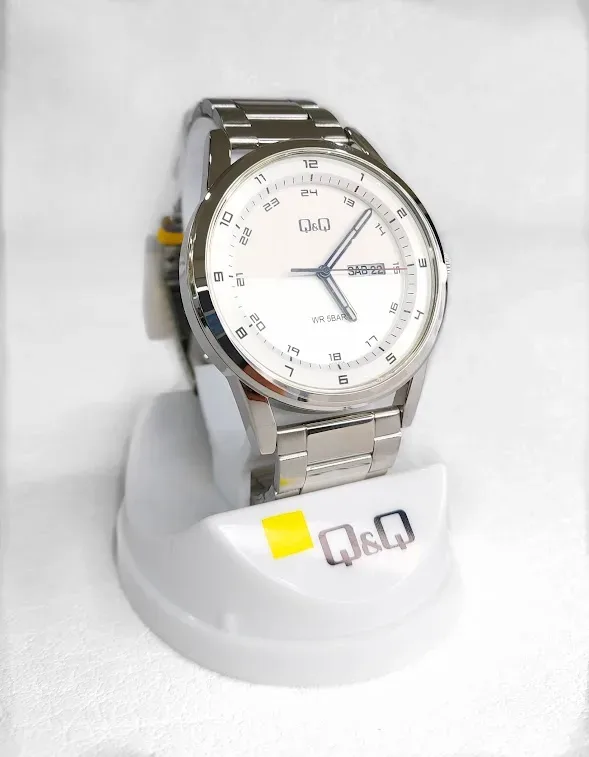 Reloj Q&Q para caballero color plateado