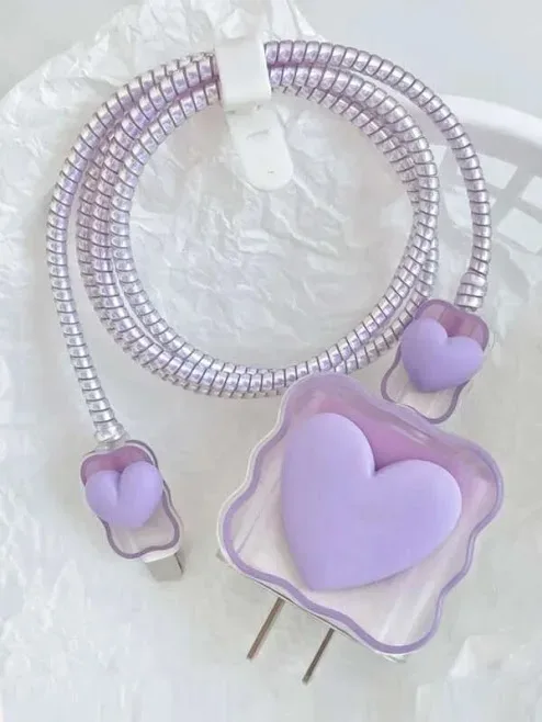 Funda protectora para cargador diseño de corazón morado