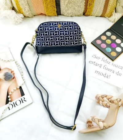Bolso Tommy Hilfiger para dama color azul con blanco