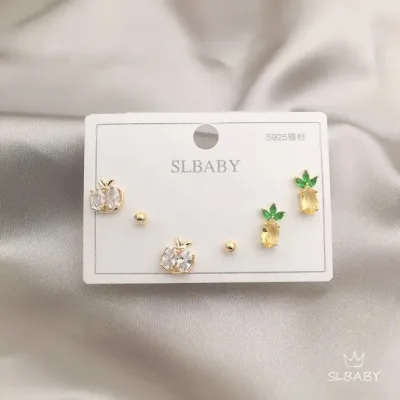 Set de aretes plata 925 con baño de oro diseño de piña y manzana
