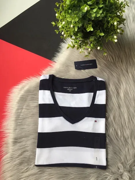 Camiseta Tommy Hilfiger para dama rayas color blanco y azul