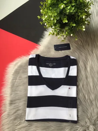 Camiseta Tommy Hilfiger para dama rayas color blanco y azul