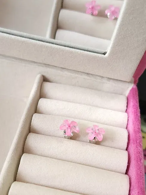 Par de aretes para dama diseño de flor rosada