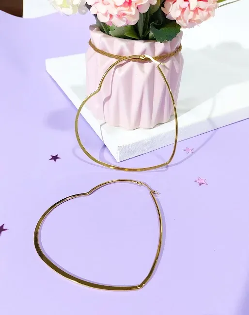 Par de aretes de acero inoxidable para dama con forma de corazón