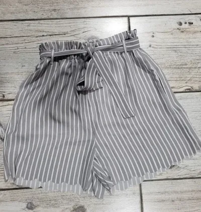 Short para dama diseño a rayas