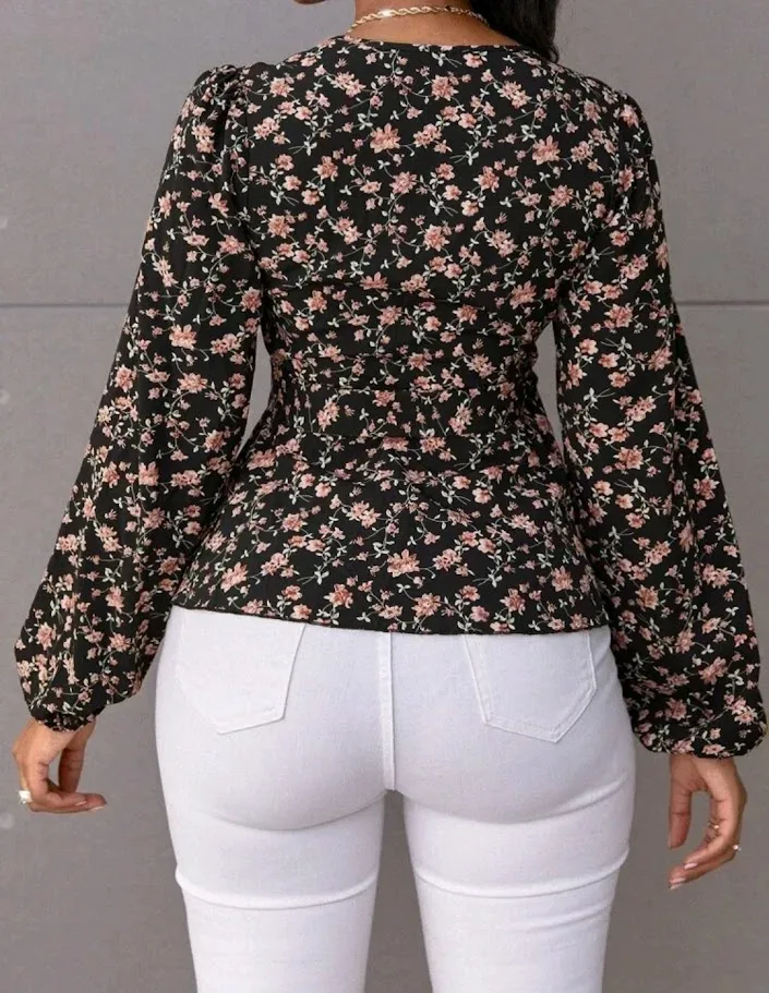 Blusa para dama con estampado floral color negro