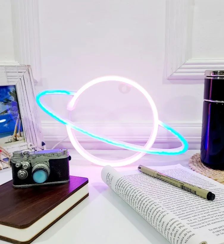 LED decorativa alámbrica USB y batería diseño de planeta