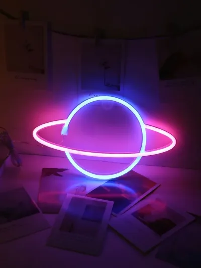 LED decorativa alámbrica USB y batería diseño de planeta