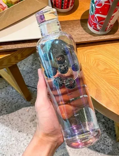 Botella transparente de plástico