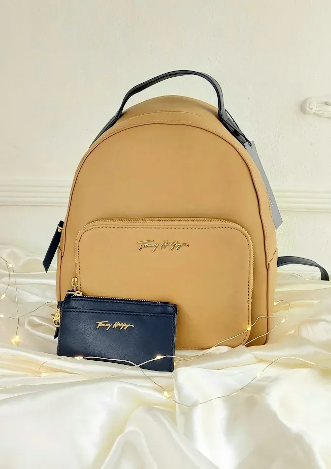 Bolso Tommy Hilfiger para dama color camel
