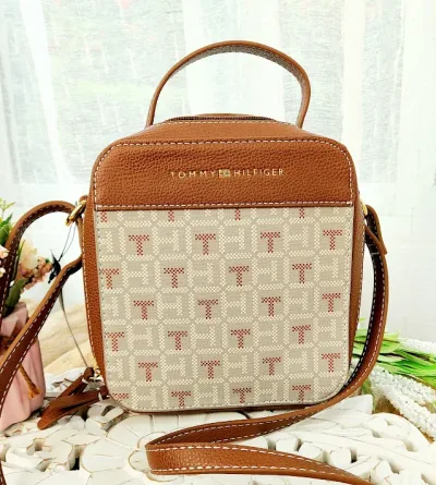 Bolso Tommy Hilfiger para dama color cafe