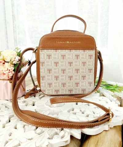 Bolso Tommy Hilfiger para dama color cafe