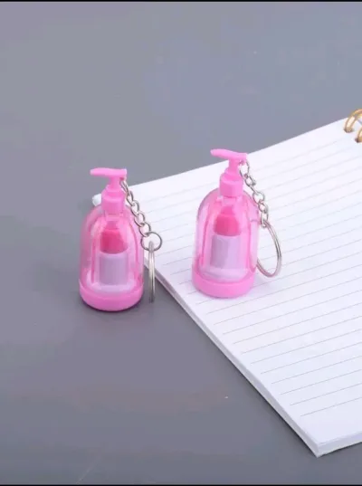 Llavero con diseño de botella retractable bolígrafo