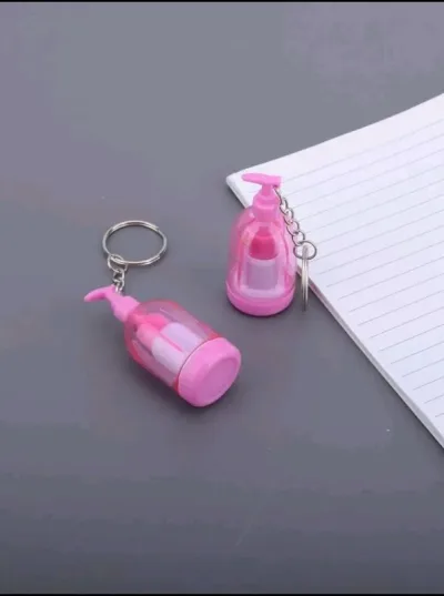 Llavero con diseño de botella retractable bolígrafo