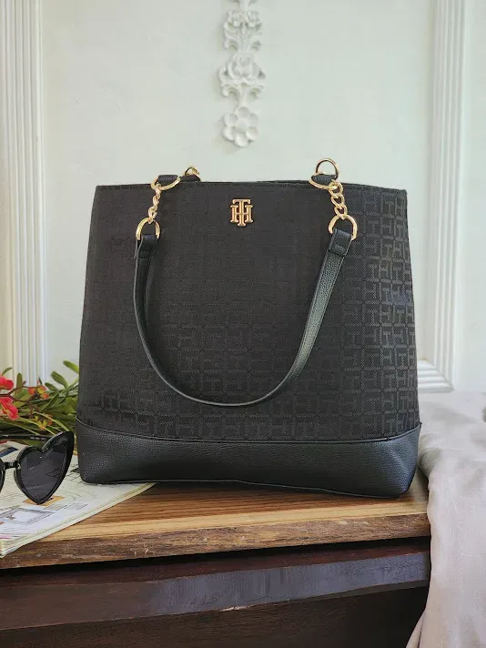 Bolso Tommy Hilfiger para dama 69J7948-0022B0 COLOR NEGRO