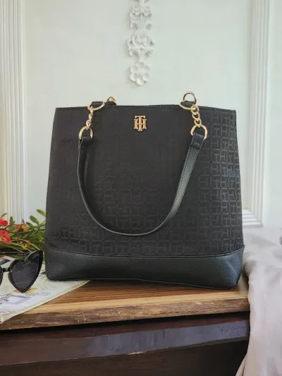 Bolso Tommy Hilfiger para dama 69J7948-0022B0 COLOR NEGRO
