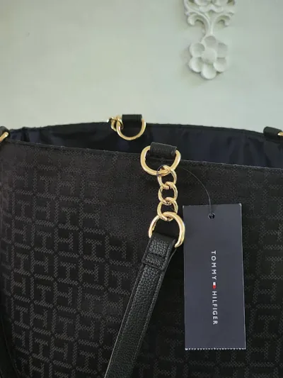 Bolso Tommy Hilfiger para dama 69J7948-0022B0 COLOR NEGRO