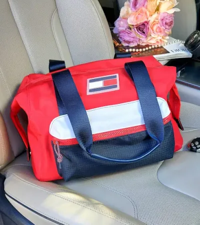 Bolso Tommy Hilfiger para dama color rojo, azul y blanco