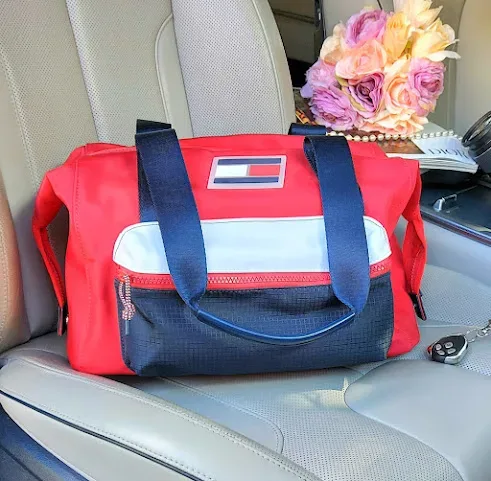 Bolso Tommy Hilfiger para dama color rojo, azul y blanco