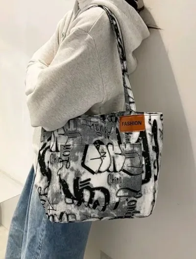 Bolso para dama con estampado de letra