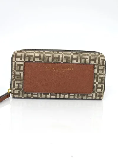 Cartera Tommy Hilfiger para dama color café