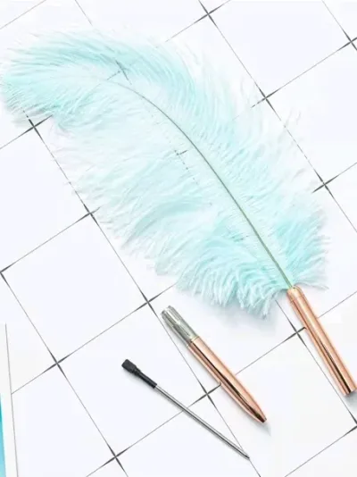 Bolígrafo con diseño de pluma color al azar
