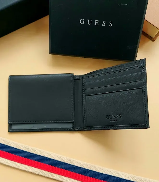 Billetera Guess para caballero color negro