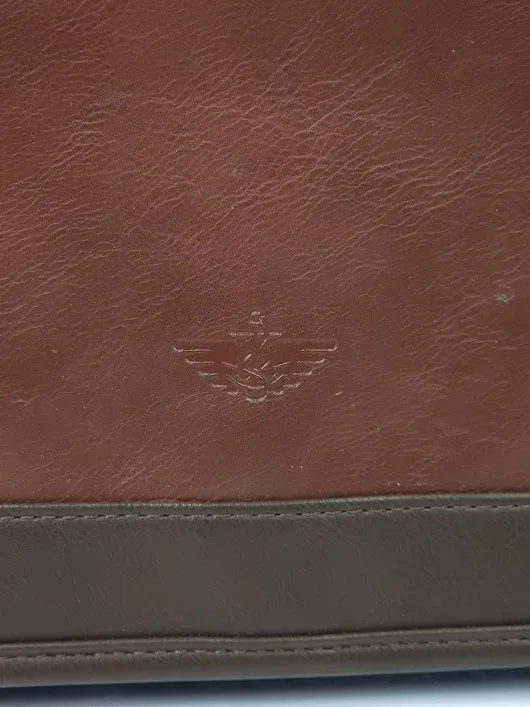 Estuche Dockers de viaje para caballero colo café