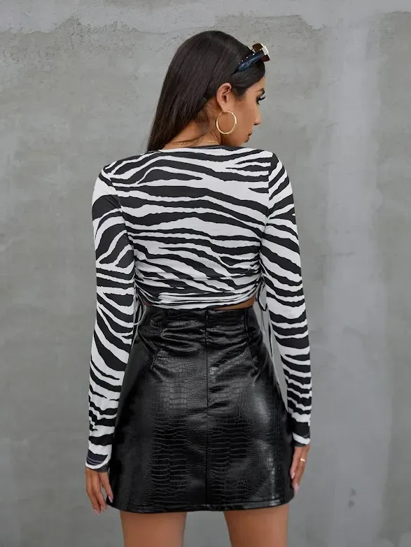 Blusa para dama corta de rayas de cebra bajo con cordón