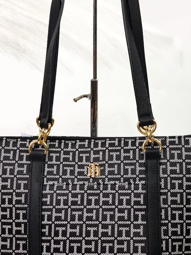 Bolso Tommy Hilfiger para dama color negro